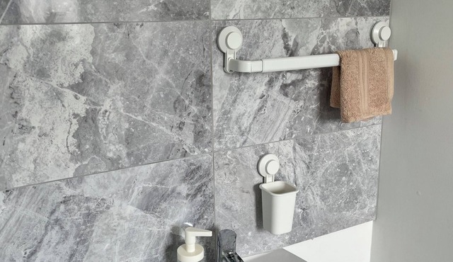 Modern Comfy One bed apartment - with Free parking