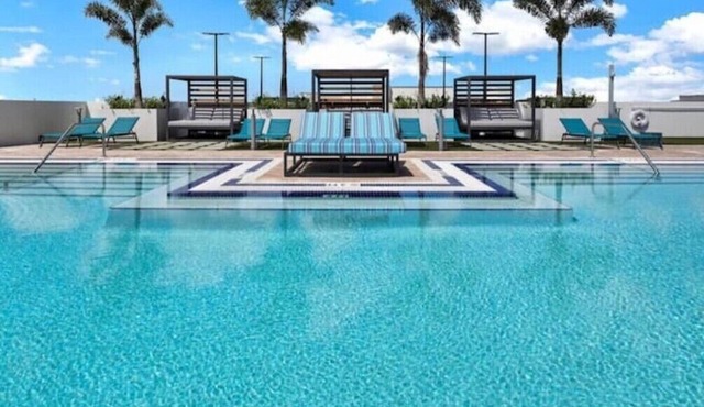 Modern Condo 2BR/2BA Pool Great Location