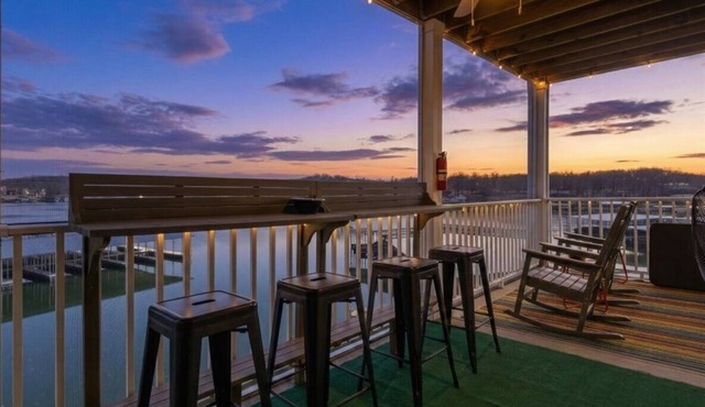 Modern Condo at 11mm in Sunrise w/PWC & Boat Slip