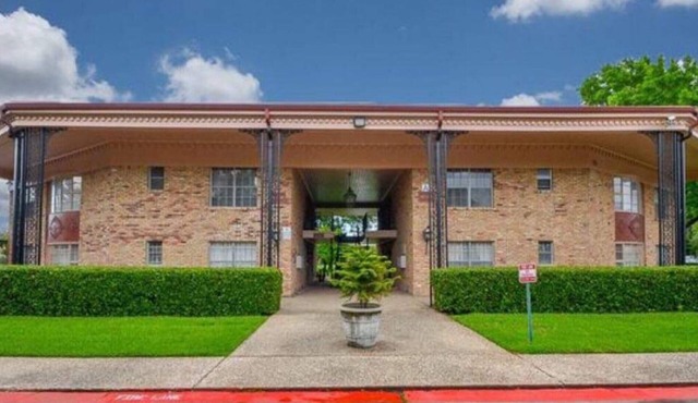 Modern Condo - Best Location. Galleria Area.