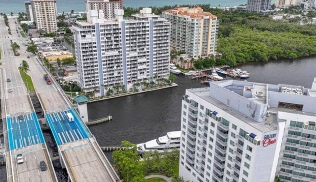 Modern Condo by the Beach, Water Taxi Stop, Prime Location!