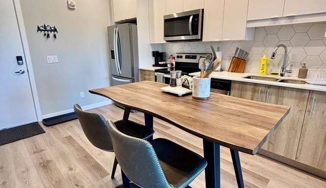 Modern Condo, Historic Inglewood