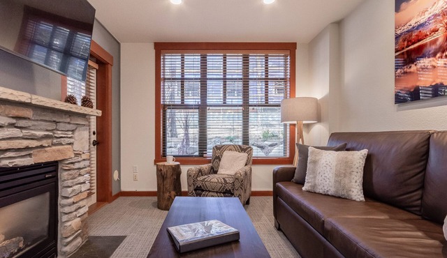 Modern Condo in Heart of Village, 1st floor, Steps to Gondola & all Amenities