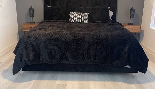 Modern condo in the city. ten minutes away from Lenox mall and perimeter mall