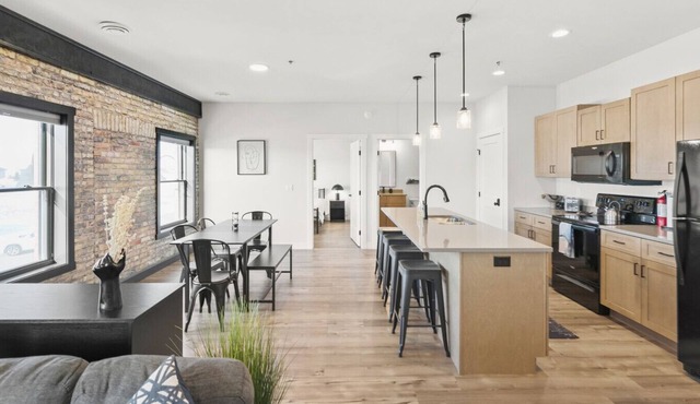 Modern Condo in the Eclectic Rail District!