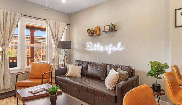 Modern condo in the heart of Uptown Butte - Unit B n