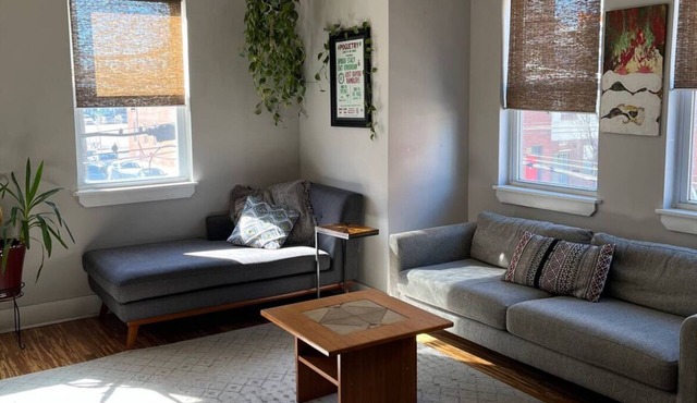 Modern Condo In Trendy Neighborhood