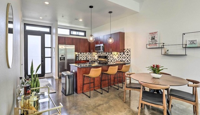 Modern Condo in Trendy SoLa with Balcony