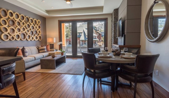 Modern Condo Near the Marina + Gondola | Fireplace