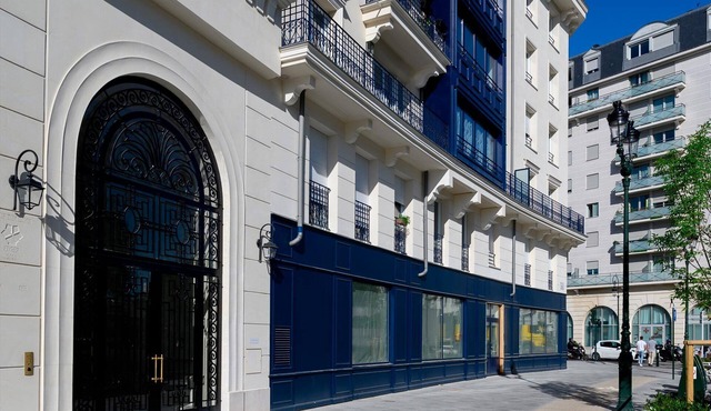 Modern Condo Near Paris