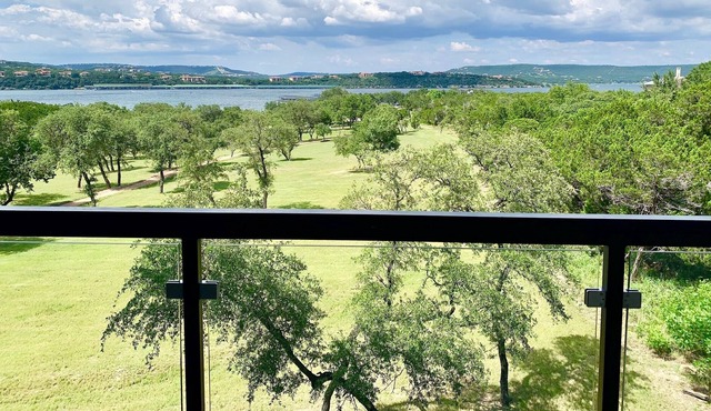 Modern Condo on Lake Travis