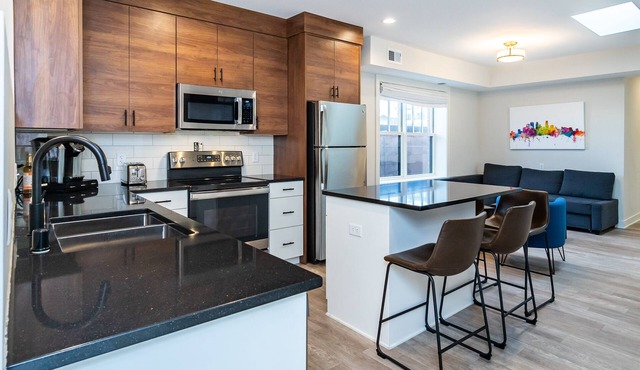Modern condo #Self checkin #CityLife #Location #Rooftop Deck