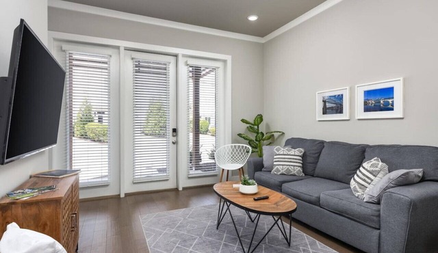 Modern Condo w/Mountain Views, 2 Private Decks!