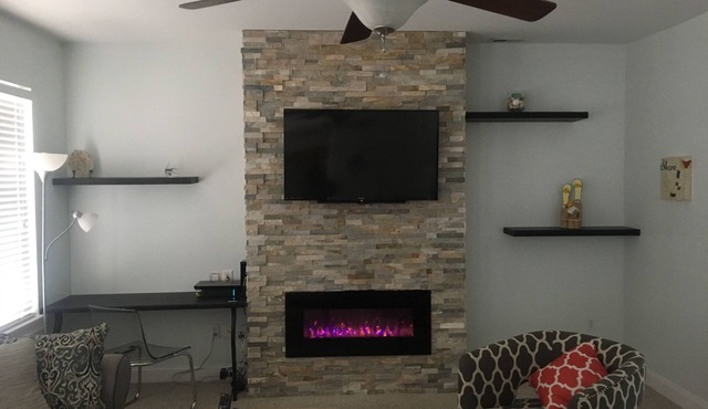 Modern Condo (WIFI & AC) 2 block walk to Boardwalk, Beach & Convention Center!