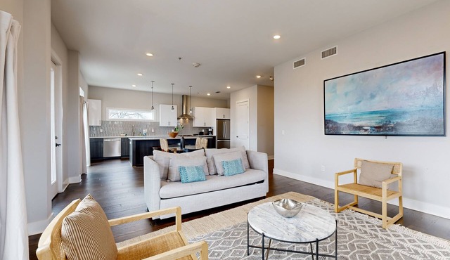 Modern condo with luxurious amenities, city views and close to local attractions
