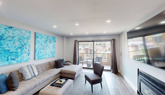 Modern condo with views, 3-minute walk to gondola access & cozy fireplace