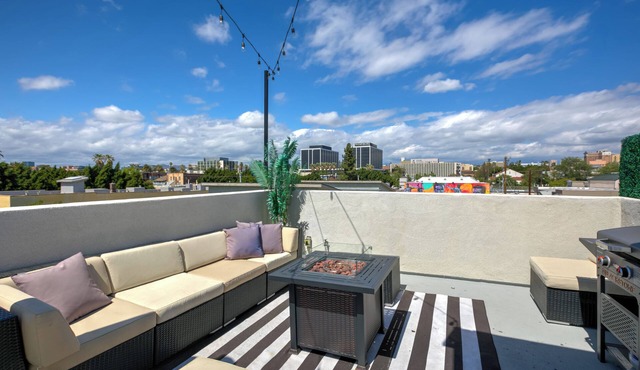 Modern construction with chic decor, conveniently located near Downtown and Hollywood