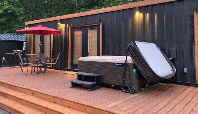 Modern Container Retreat with Private Hot Tub near Hocking Hills Attractions
