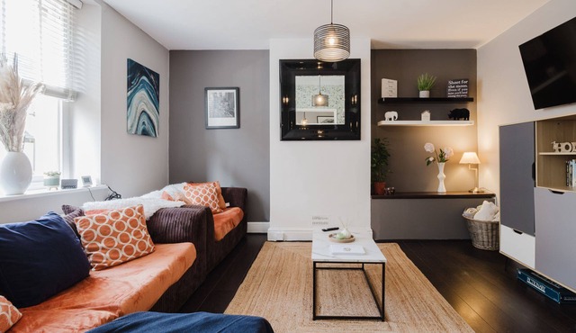 Modern contemporary dog friendly - Licata's Apartment