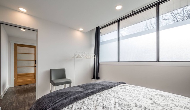 Modern Contemporary 2 Bedroom Suite