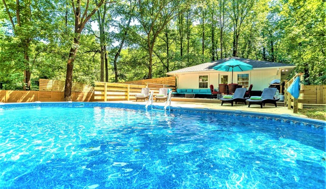 Modern Contemporary 3 bdrm -4 beds House with HotTub&BBQ! SUMMER:PrivatePool