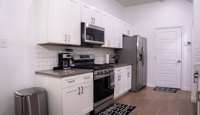 Modern contemporary 3bedroom, 2.5baths offering a blend of comfort, convenience.