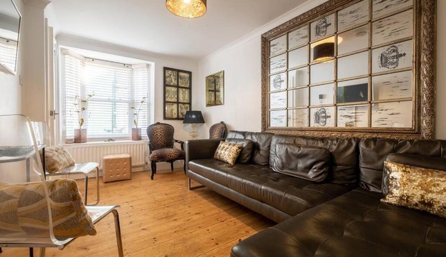 Modern Contemporary Townhouse with Roof Terrace