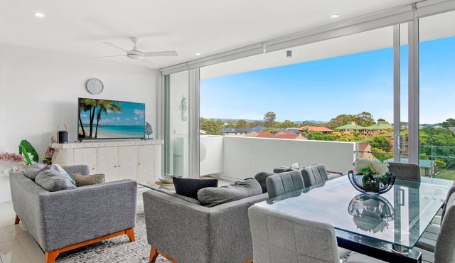 Modern Contemporary Southport Apartment - CoastHM