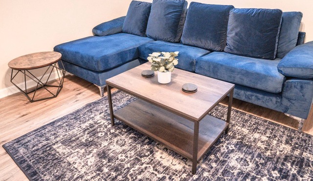 Modern Convenience! Near Franklin Park! 1 BR Apt!