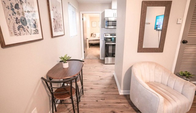 Modern Convenience ! Near Franklin Park! 1 BR Apt!