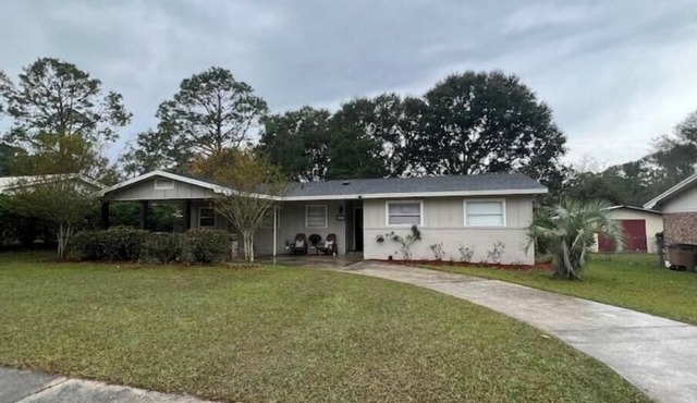 Modern & Convenient 3/2 Home