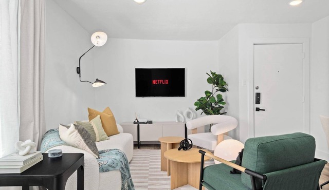 Modern, Convenient & Cozy - Your “Peak” Getaway!