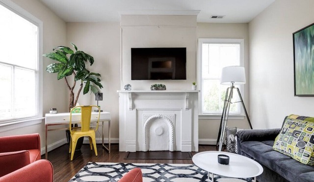 Modern, Convenient Gem: Urban Retreat 'n Richmond