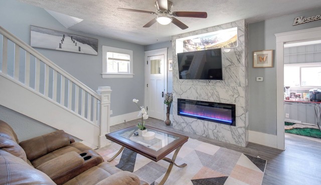 Modern & Convenient! Group Stay in Highland Square