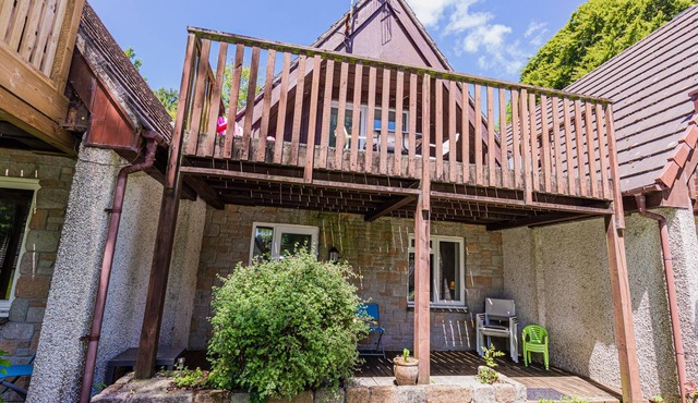 Modern cornwall countryside lodge with pool access