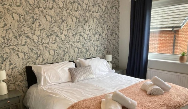 Modern cosy home sleeps 6 with parking nr Preston