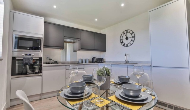 Modern, Cosy Whole house WiFi close to attractions