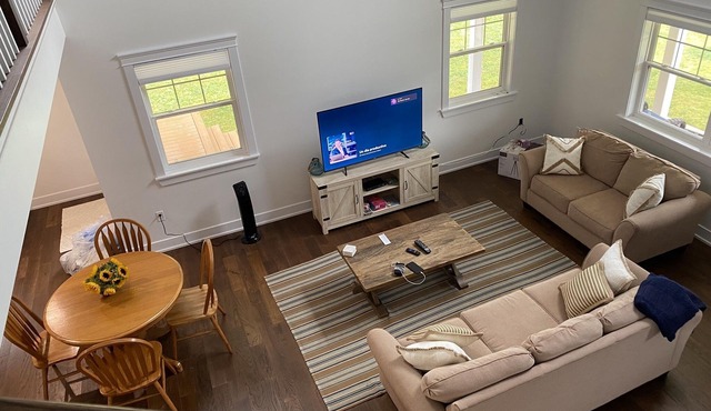 Modern Cottage 2 Mins From Lakeside Beach-Your Perfect Beach and Golf Retreat!☀️