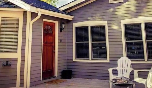 Modern Cottage🏡3 Blocks to Main🚠4 minutes to Gondola♨️Hot Tub🐶Pets🤑$0 Cleaning fee