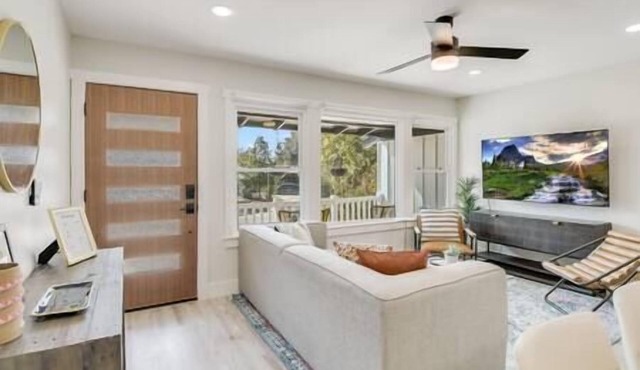 Modern Cottage+8 Guests+Covered Patio+Weber Grill