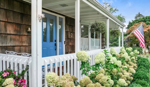 Modern Cottage in Bellport with Pool