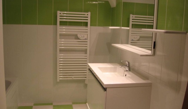 Modern cottage in renovated farmhouse with heated pool, pets allowed