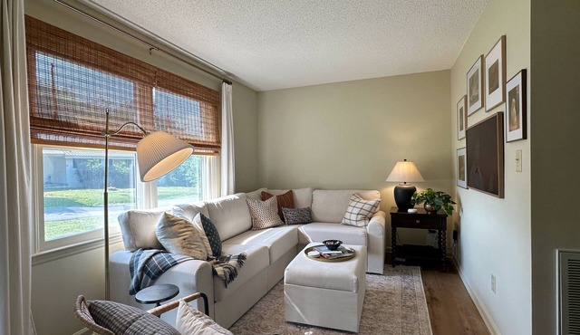 Modern cottage minutes from historic downtown Jonesborough