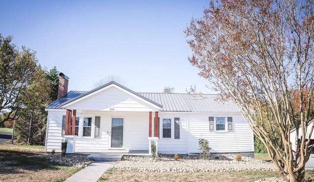 Modern Cottage : Near Hospitals and Brewery!