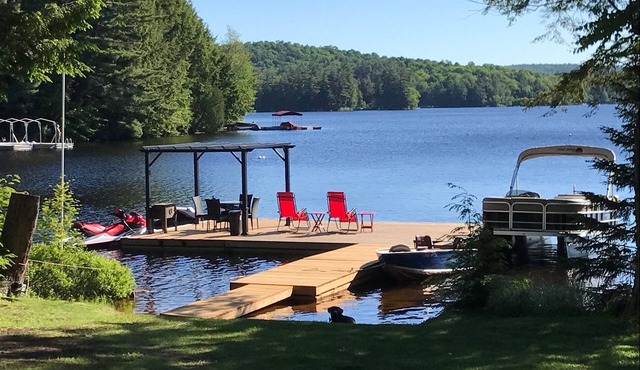 MODERN COTTAGE NEW 2018, 2400 SQ FT, 150FT SAND SHORELINE