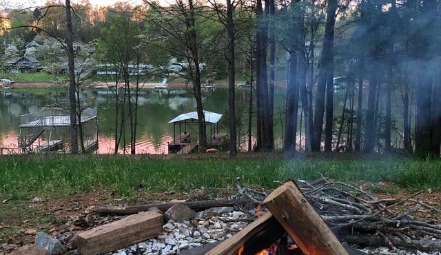 Modern Cottage on Lake Chatuge N Georgia lakefront w/private dock Sleeps 8