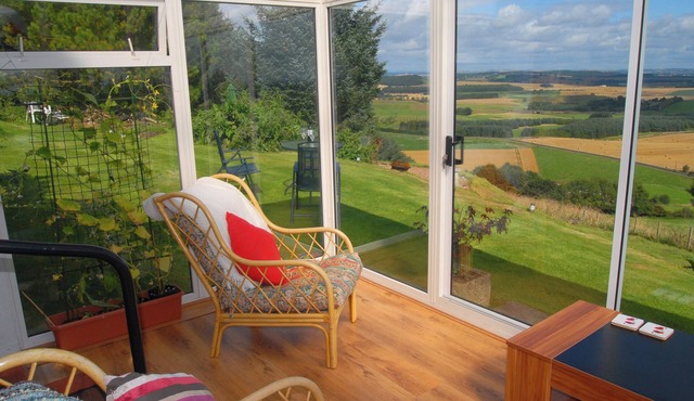 Modern Cottage, superb views, near St Andrews