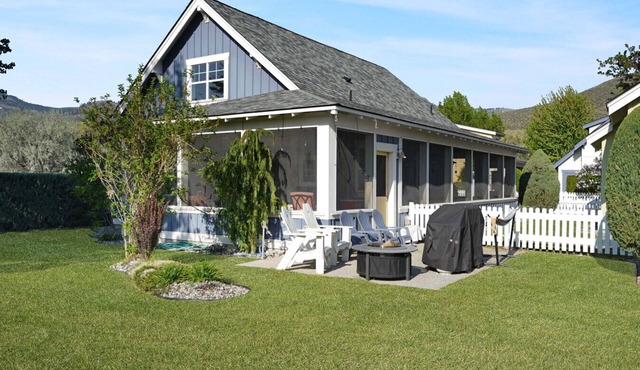Modern Cottage- The big beachy house!