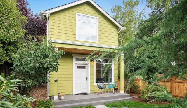 Modern Cottage - UW & Children's Pet Friendly