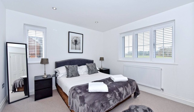 Modern Cottage with rural views near charming pub, near Henley on Thames